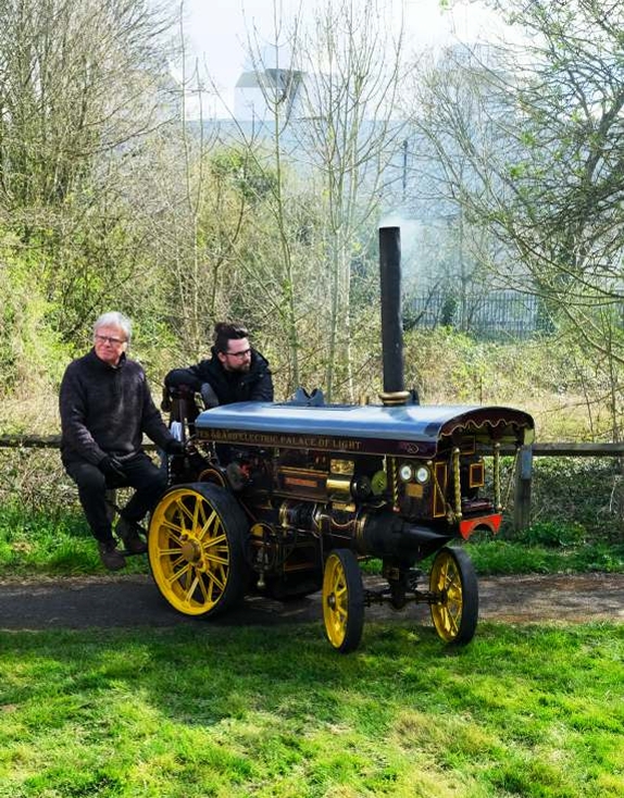 Traction engine and two people wait their turn